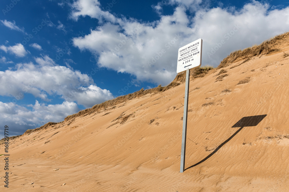 Panneau Espace naturiste sur la plage de Sauveterre (Vendée, France) Stock Photo Adobe Stock