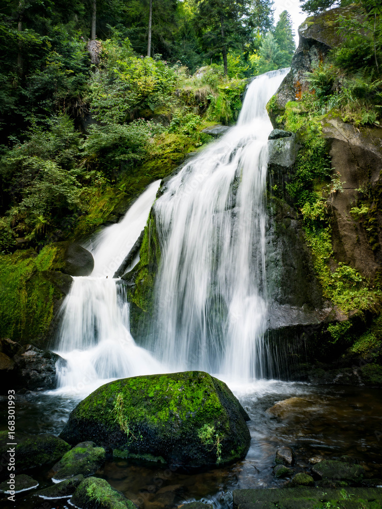 Fototapeta premium Hoher Wasserfall