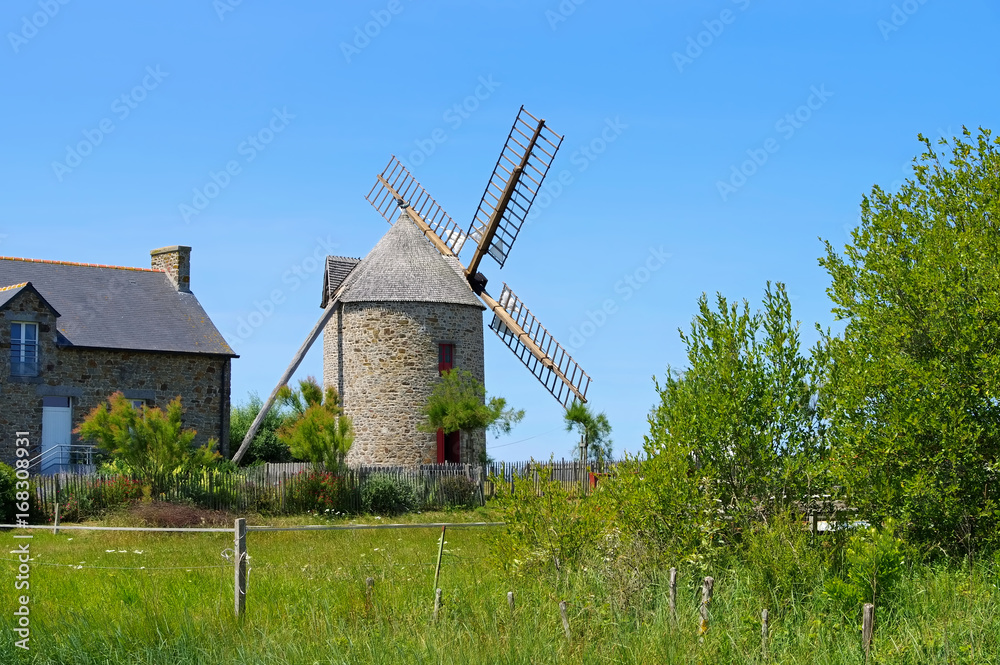 Cherrueix Le moulin de la Saline in der Bretagne - Cherrueix Le moulin de la Saline windmill in Brittany Cherrueix Le moulin de la Saline in der Bretagne - Cherrueix Le moulin de la Saline windmill in Brittany