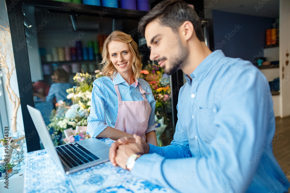 florist and client with laptop florist and client with laptop