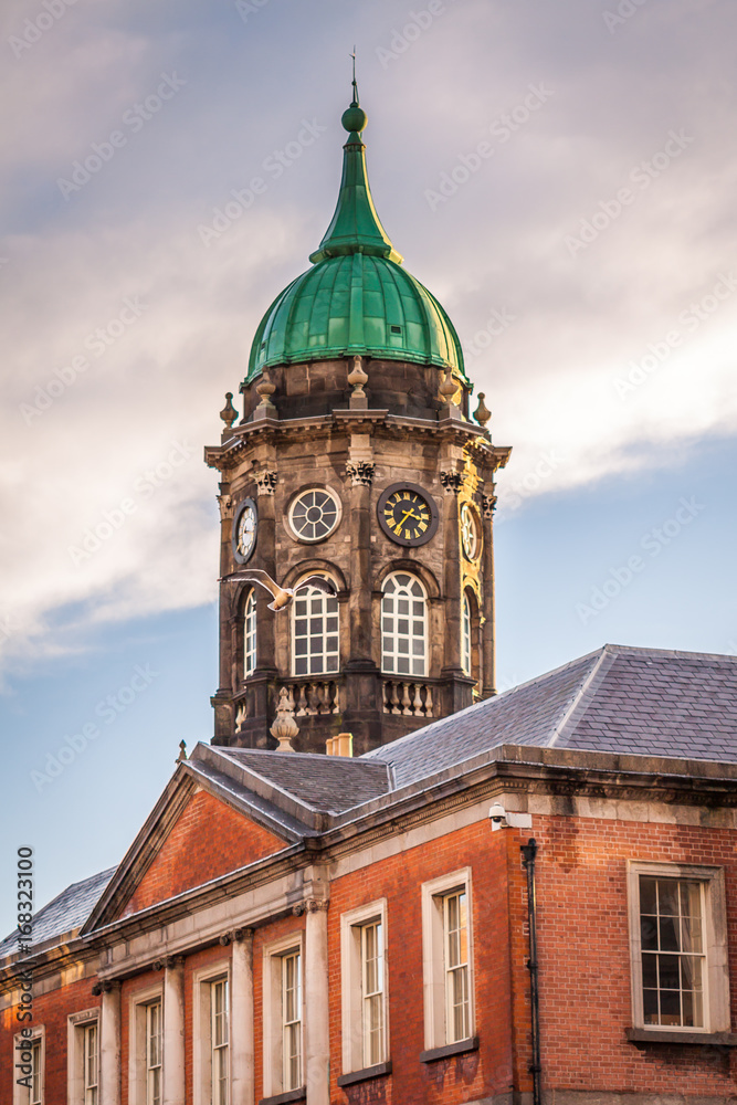 Fototapeta premium Monument and church in Dublin, Ireland