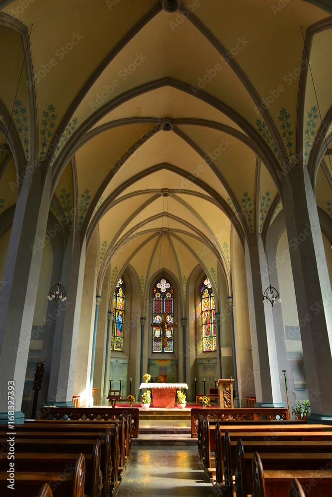 Innenansicht der katholischen Kirche St. Jakobus d. Ältere in Stromberg Hunsrück 