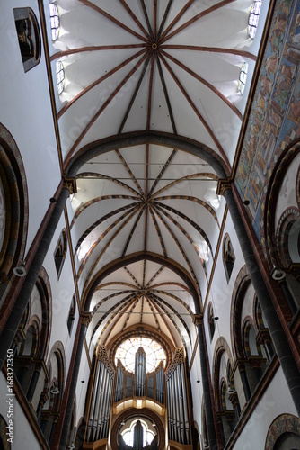 Innenraum der Basilika St. Severus in Boppard
