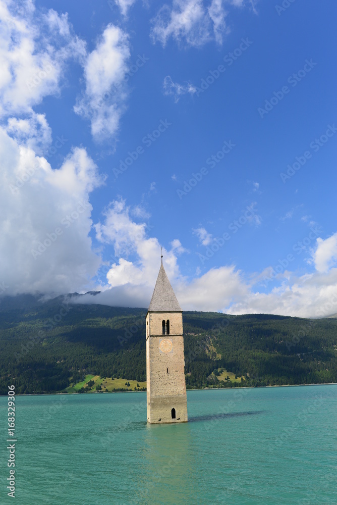 Der Kirchturm im Reschensee Südtirol