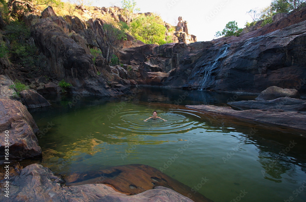 Fototapeta premium Oberer Becken von Gunlom Wasserfall im Kakadu NP in Australien