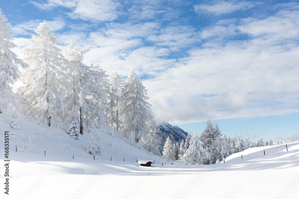 Verschneite Alpenlandschaft Verschneite Alpenlandschaft