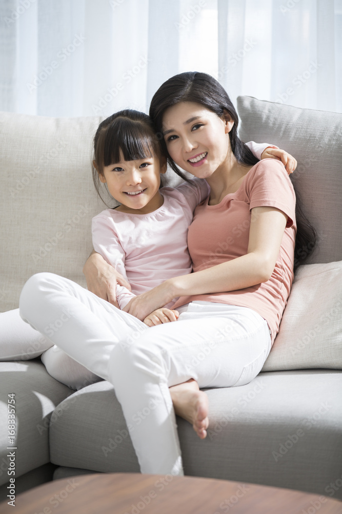 © Blue Jean Images - Happy young mother and daughter