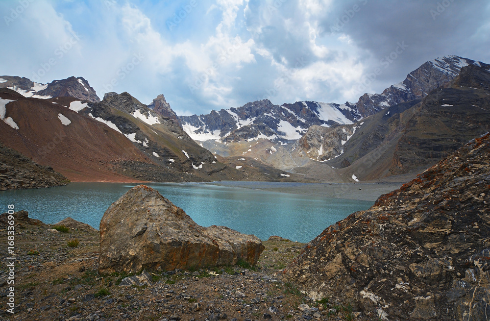 Obraz premium Landscape of beautiful high rocky Fan mountains and lake in Tajikistan
