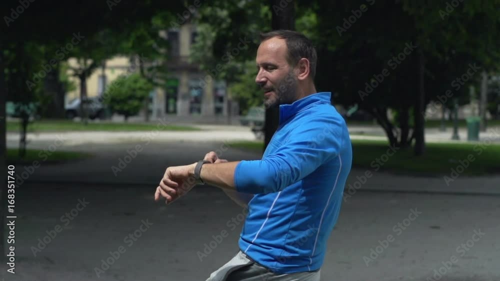 Man checking pulse on smartwatch after jogging in city park, super slow motion 240fps
Man checking pulse on smartwatch after jogging in city park, super slow motion 240fps