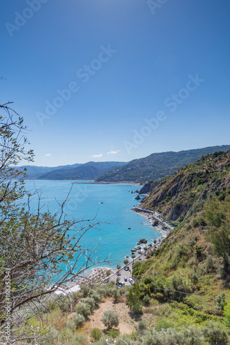 Vista panoramica sulle coste Messinesi dalle rovine del castello di Capo d'Orlando, Sicilia 