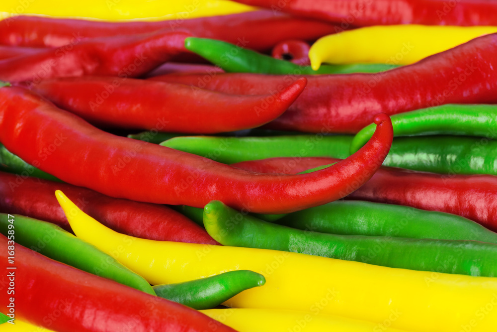 Viele bunte Peperonis, Nahaufnahme