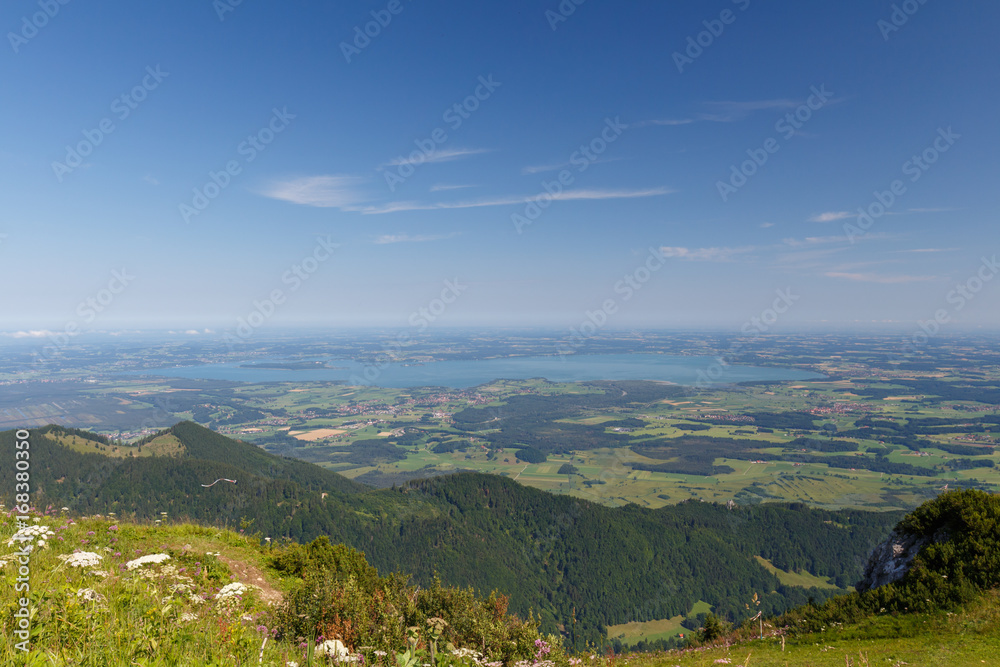 Obraz premium Lake Chiemsee view from Mount Hochfelln on a sunny summer day