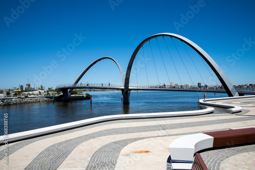 Obraz na płótnie People walking across Elizabeth Quay Bridge in Perth City w salonie