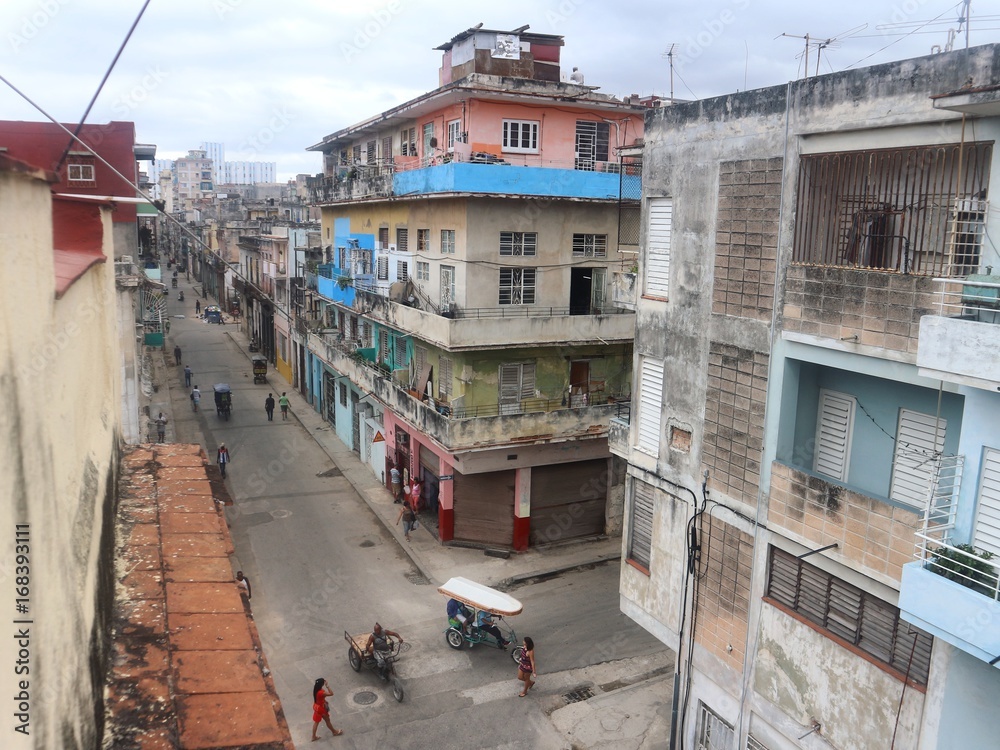 Straßen von Havanna, Hauseingänge, Menschen, Stadtleben, Kuba - Karibik