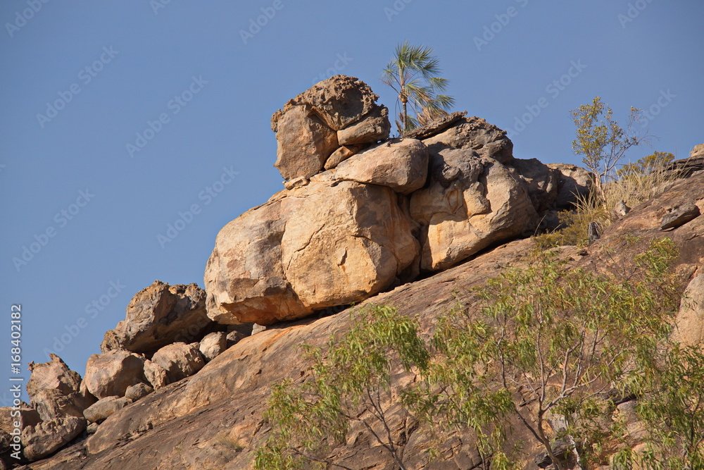 Felsen am Weg zu Butterfly Gorge im Nitmiluk NP in Australien
