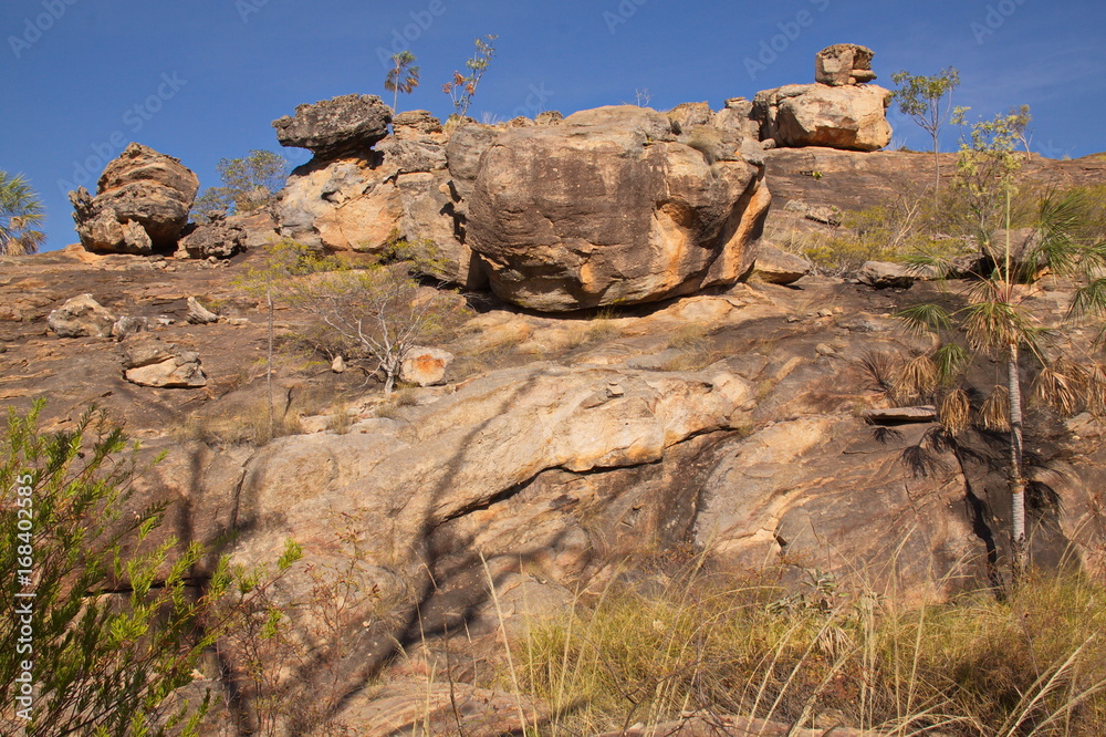Felsen am Weg zu Butterfly Gorge im Nitmiluk NP in Australien
