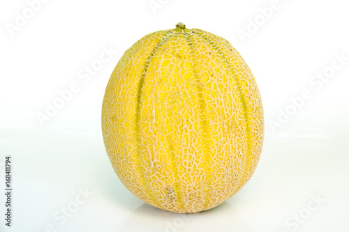 Bellissimo melone intero  su fondale bianco  photo