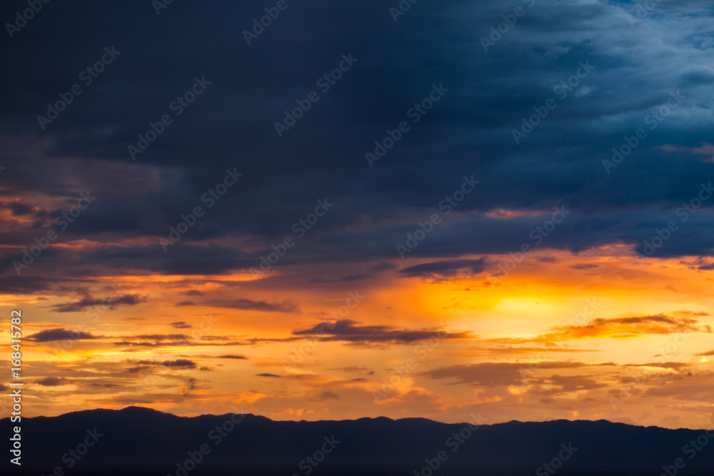 Obraz premium colorful dramatic sky with cloud at sunset