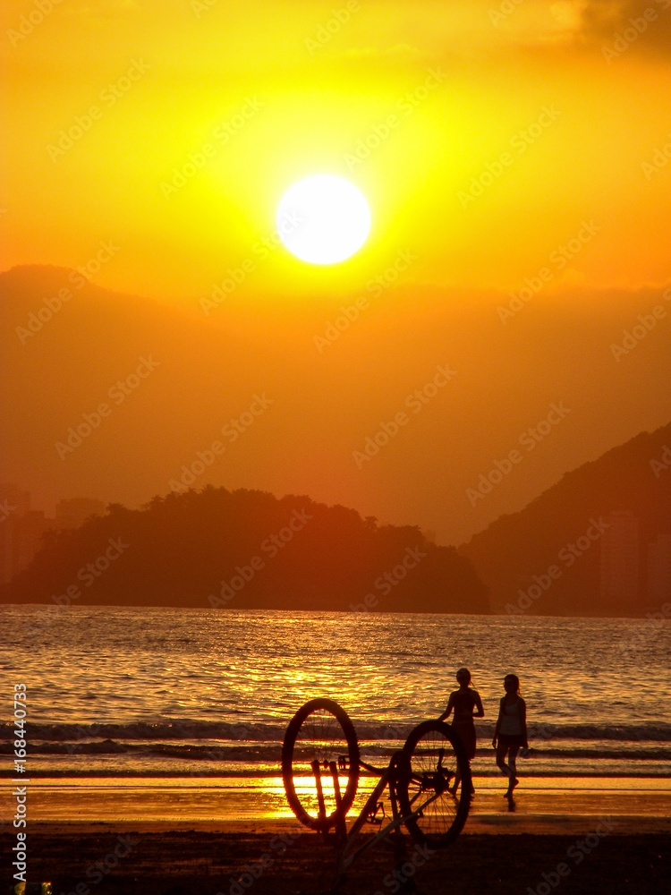 Praia de Santos em dia de sol