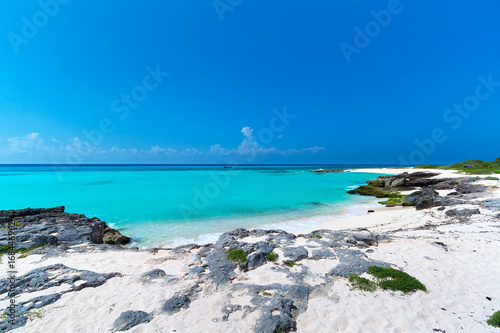 Caribbean Sea scenery in Playa del Carmen, Mexico © kwiatek7