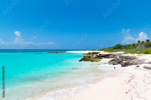Idyllic scenery of Caribbean sea of Mexico © kwiatek7