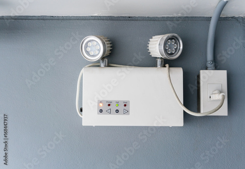 emergency light auto lighting working