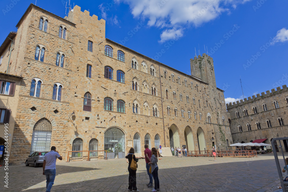 Toskana-Impressionen, Volterra, Rathausplatz, Piazza dei Priori, Pa­laz­zo dei Prio­ri,