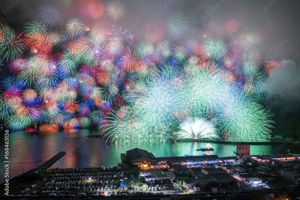 花火 彩色千輪菊 Stock Photo Adobe Stock 花火 彩色千輪菊 Stock Photo Adobe Stock