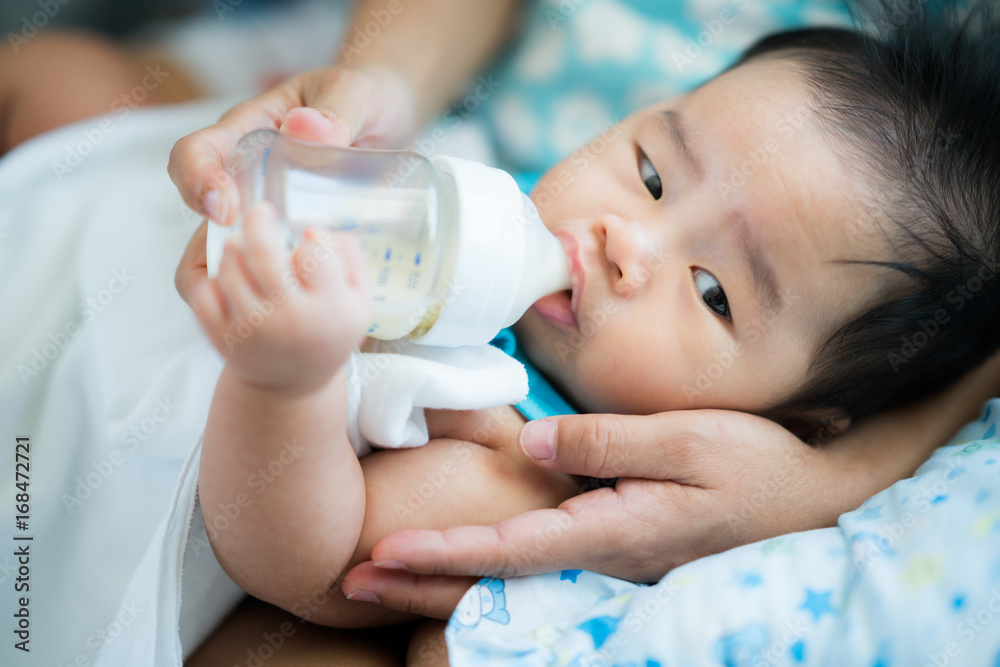 mom feed power mile to her baby mom feed power mile to her baby