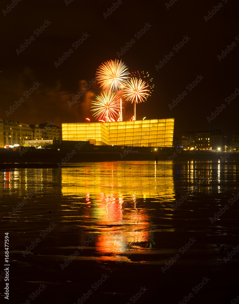 Obraz premium Fireworks and holidays in the city of Donostia, Basque Country