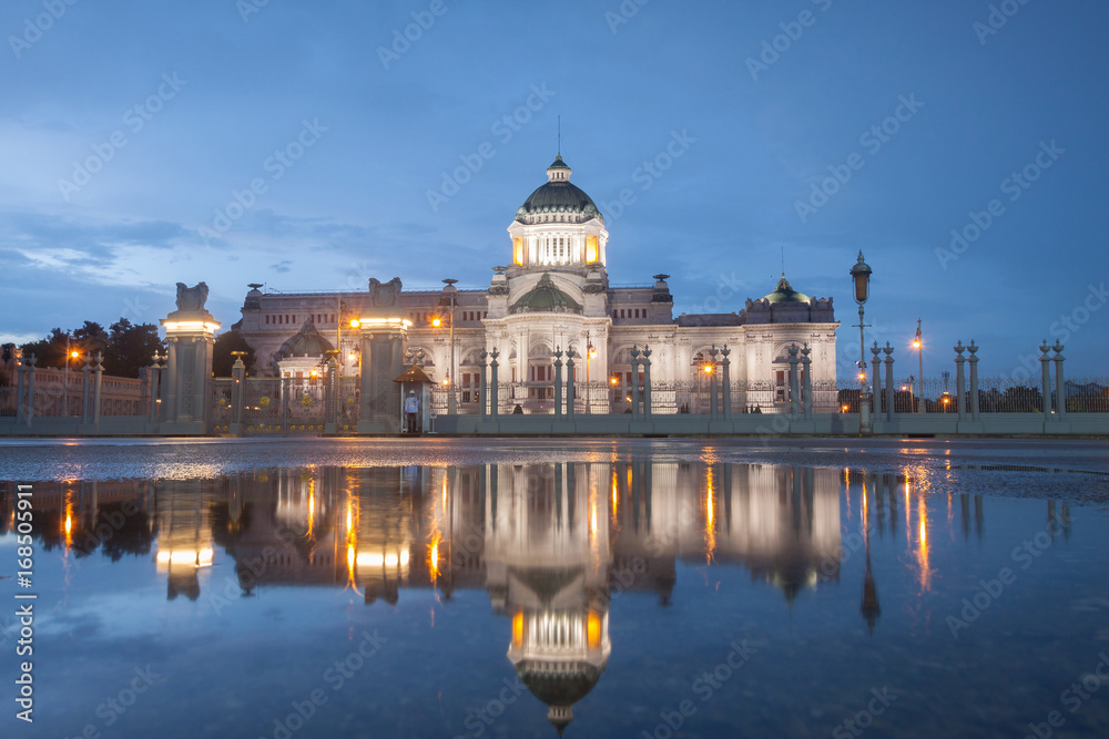 Fototapeta premium Reflection of Anantasamakhom Throne Hall in Bangkok, Thailand.