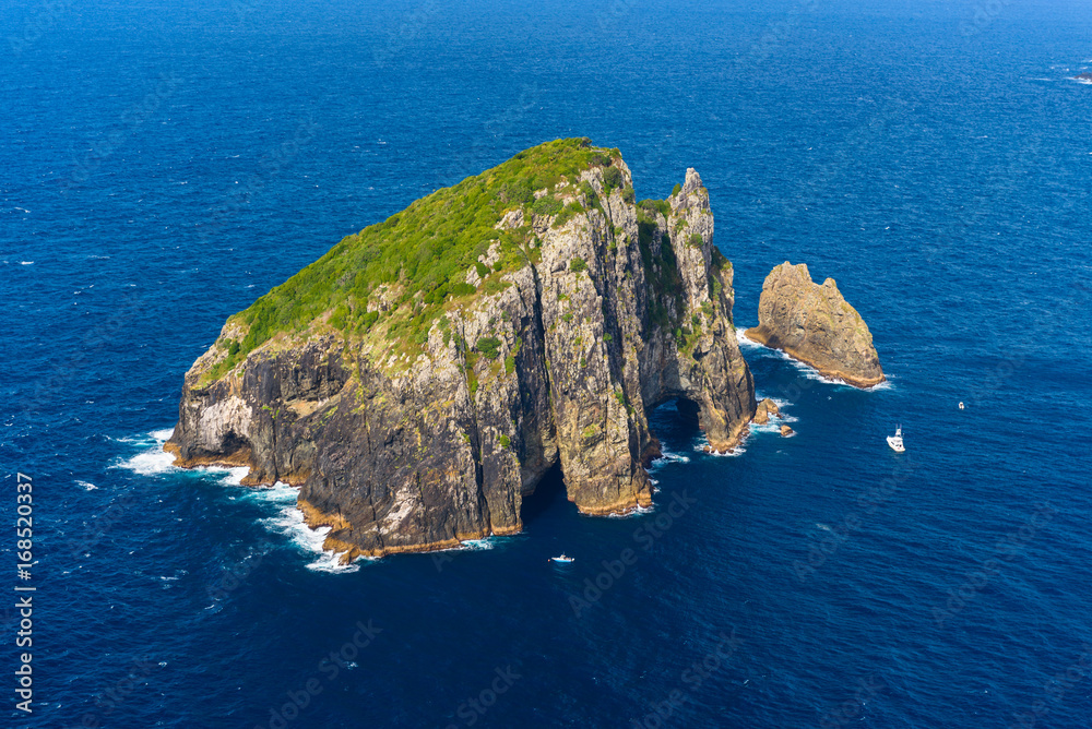 Naklejka premium awesome islands landscape with turquoise sea 