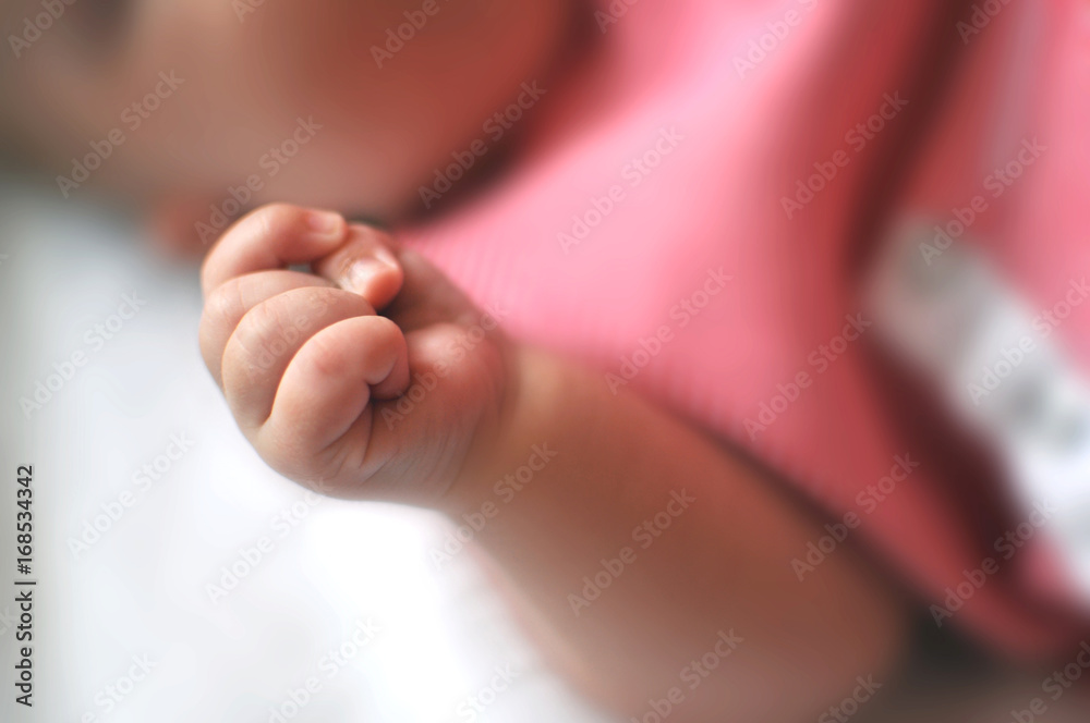 Naklejka premium The baby hand is squeezed in a fist