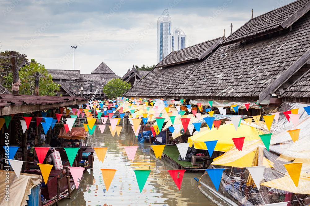 Naklejka premium Pattaya city floating open air market in the southeast asian country of Thailand.