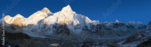 Evening panoramic view of Mount Everest from Kala Patthar