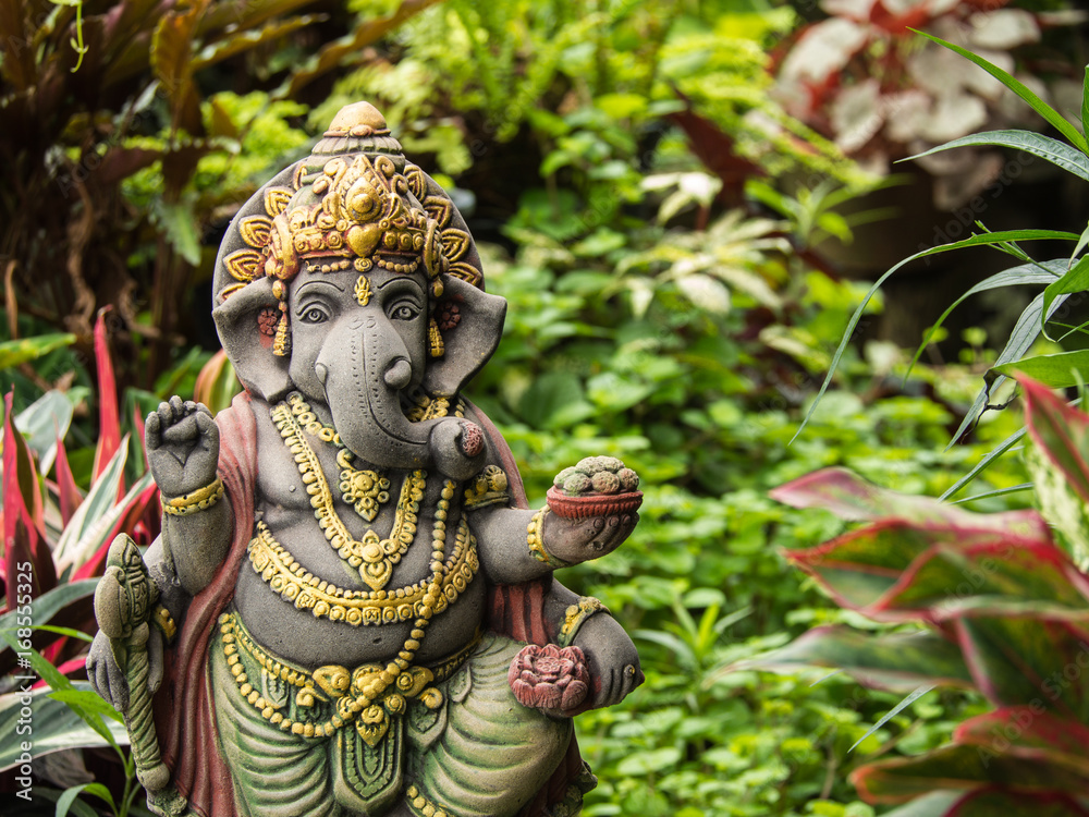 Obraz premium Ganesh Statue God of Artistic Standing