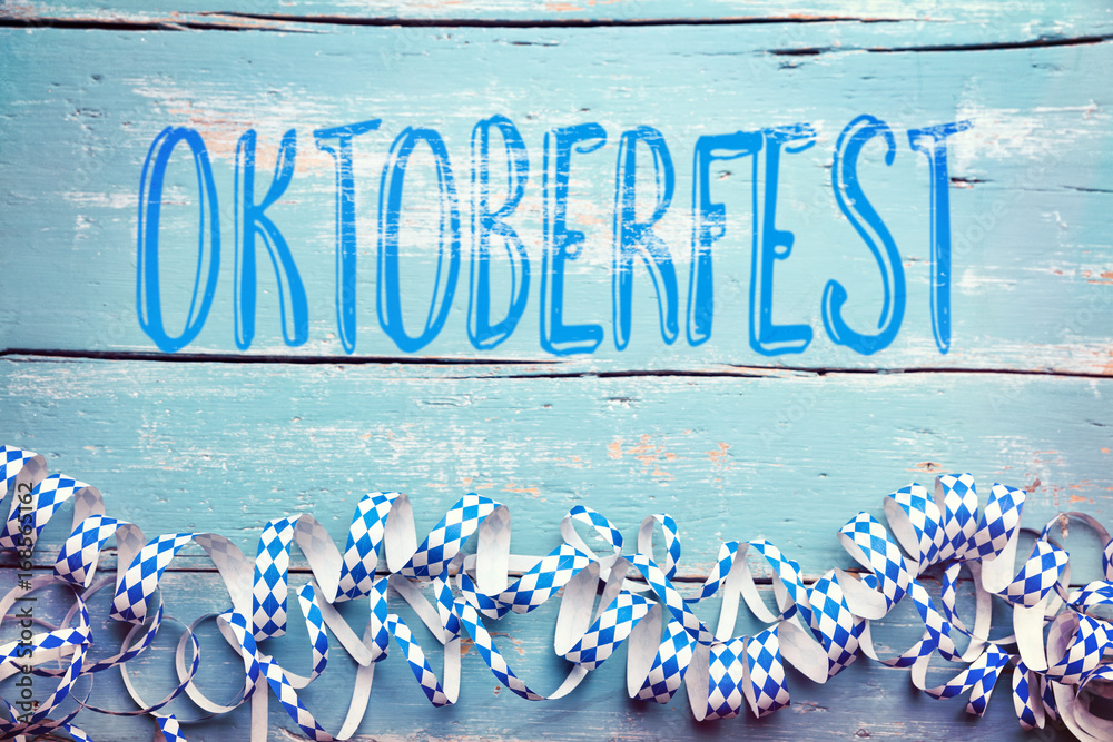 Hintergrund Oktoberfest mit Luftschlangen in Blau Stock-Foto | Adobe Stock