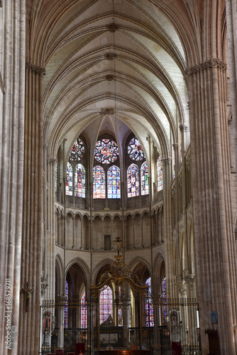 Nef gothique de la cathédrale d'Auxerre en Bourgogne, France