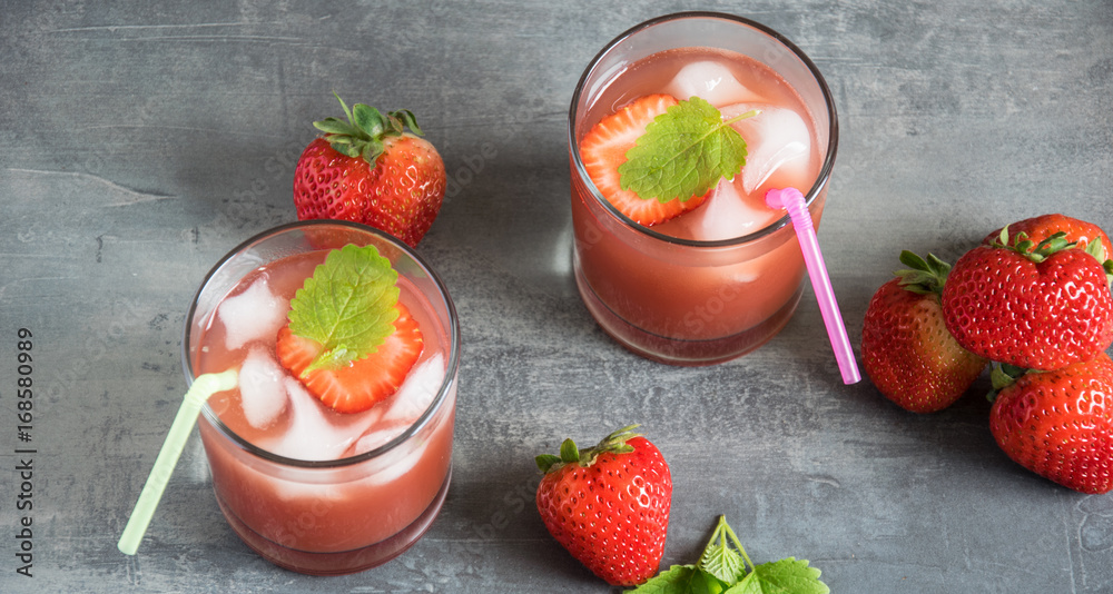 Strawberry juice with ice and strawberry pieces