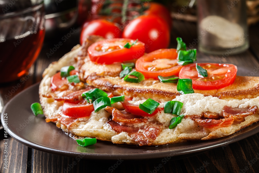 Omelette with bacon and tomatoes Omelette with bacon and tomatoes