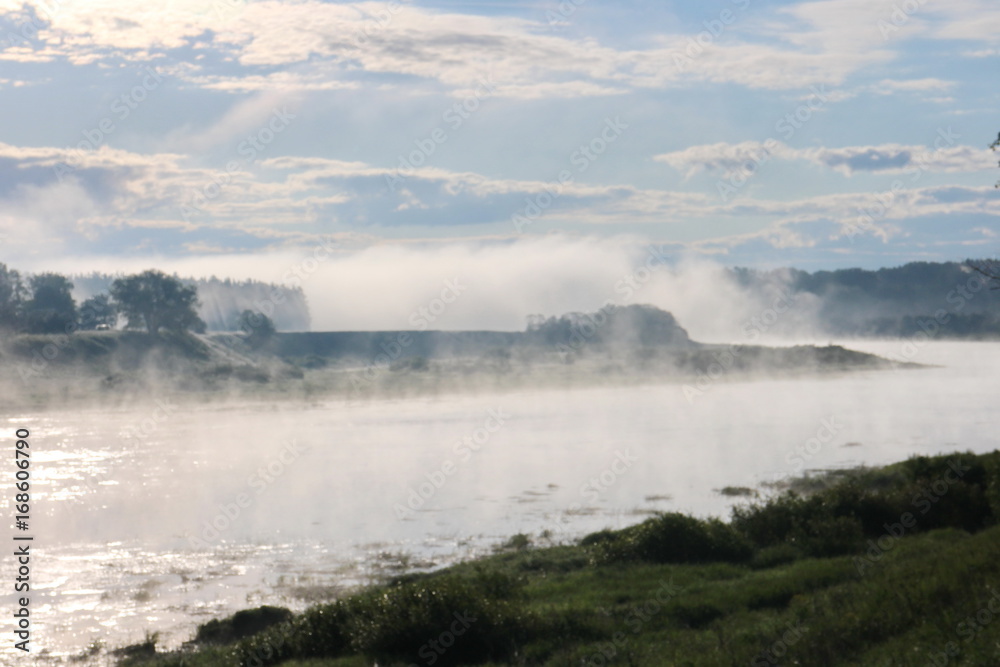 Fototapeta premium A slightly misty morning over the Volga River
