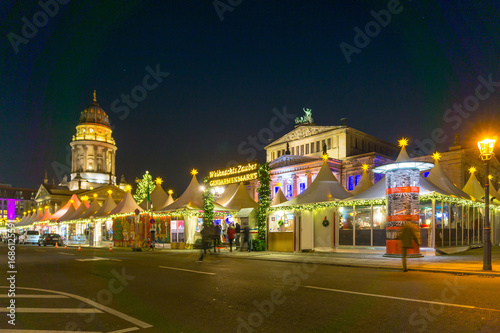 Canvas Print BERLIN, GERMANY - DECEMBER 23, 2016: Beautiful decorated booths and christmas lights at Gendarmenmarkt Christmas Market