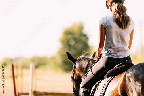 Photographie Picture of young pretty girl riding horse