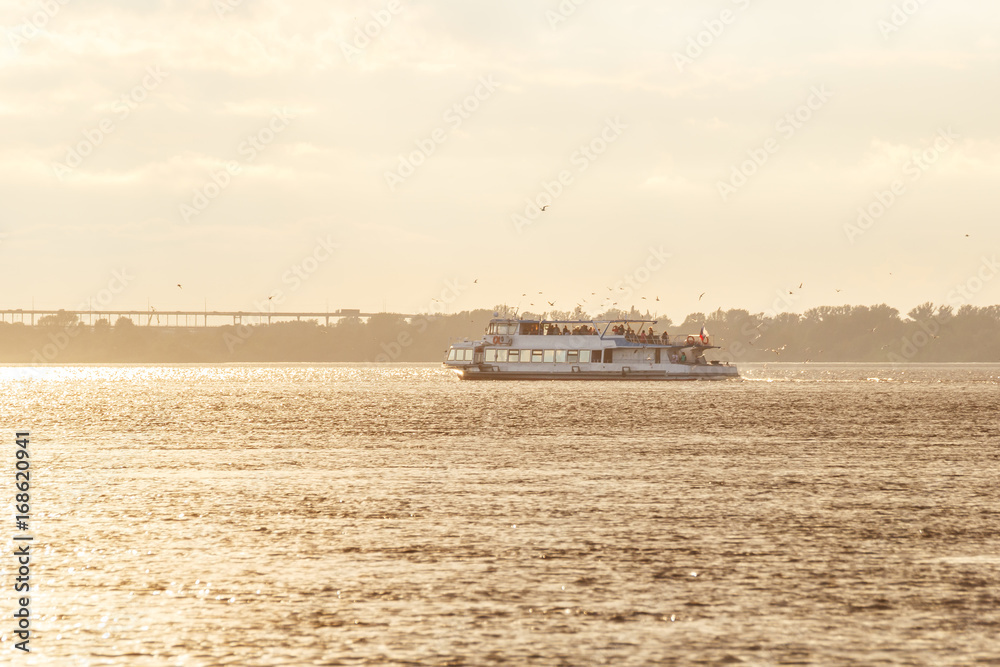 Obraz premium A walk on a river boat on the Volga at sunset