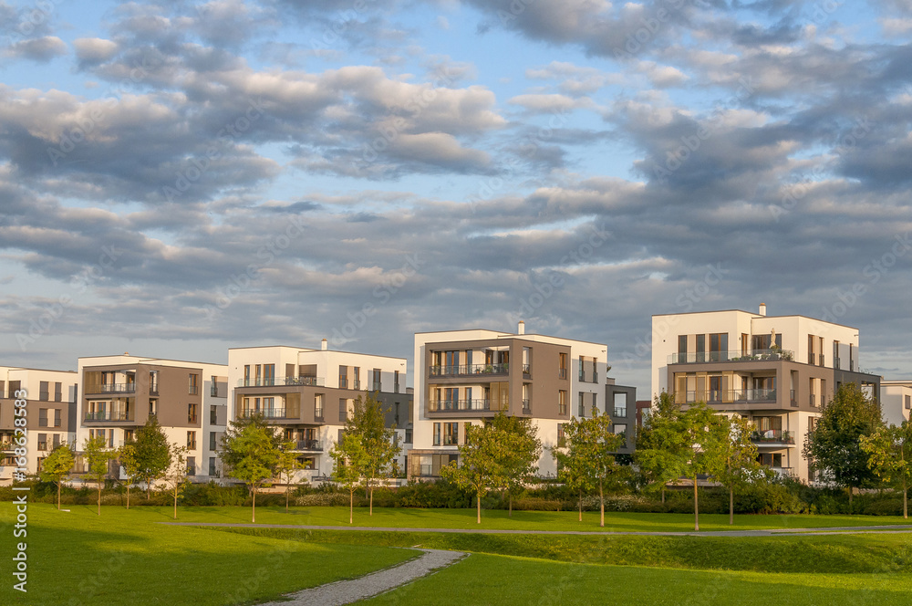 Wohnblöcke mit Parklanlage