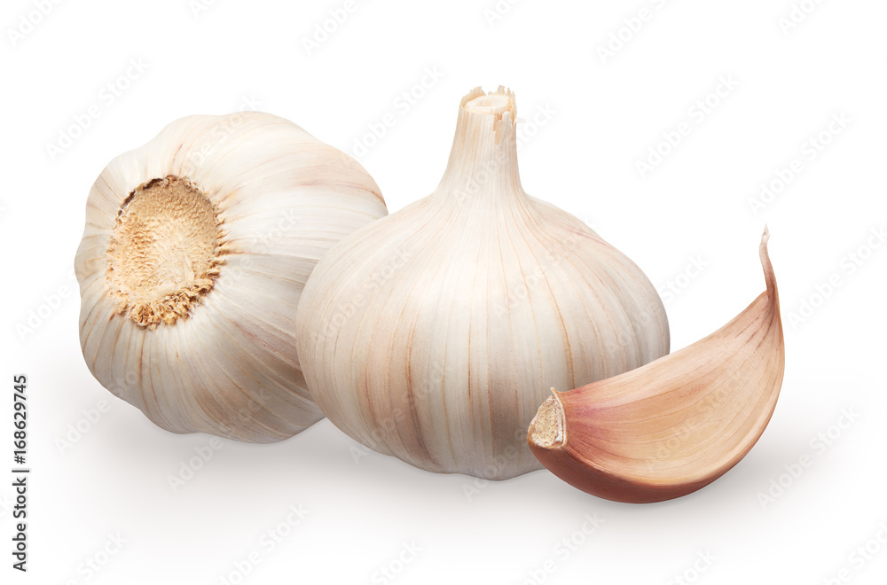 Obraz premium Whole fresh next to lying garlic and clove