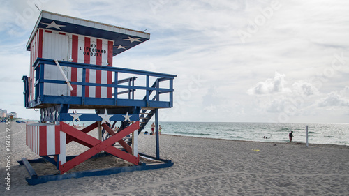 Lifeguard stand in south beach © Marcos Bacelo
