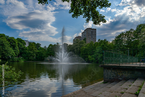 Sticker See mit Springbrunnen im Berliner Fennpfuhlpark