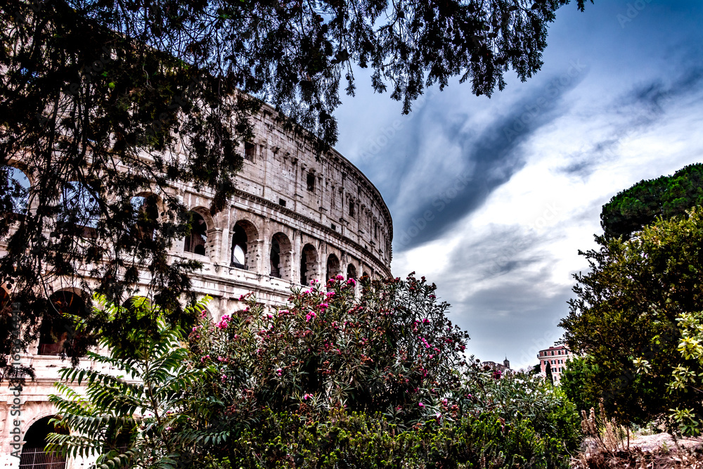 Obraz premium Italian architecture of Rome. Atmospheric city. The legendary Colosseum. blood and Sand