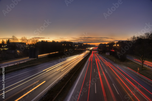 Autobahn A96  D  mmerung und Nacht mit farbigen Spuren fahrender Autos. M  nchen  Bayern  Deutschland